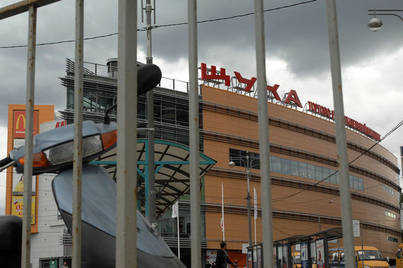 Отмена домашнего ареста, скорее всего, связана с тем, что Riverstretch Trading & Investments и Блажко урегулировали спор по торговому центру «Щука»