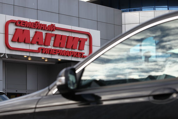 Объявленные компанией сделки могут наводить на мысль, что ей нужны средства на еще более амбициозный проект, отмечала ранее Наталья Колупаева из Райффайзенбанка
