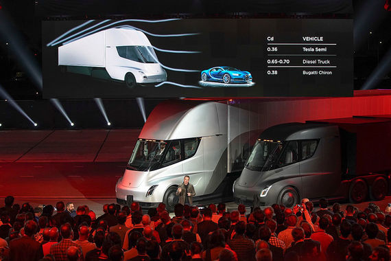 Tesla показала две новые модели