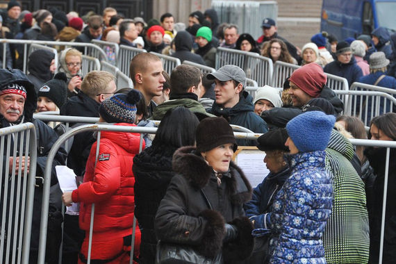 Как москвичи стоят в очереди за билетами на «Нуреева»
