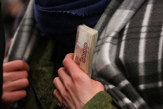 АСВ должно перечислять проценты в бюджет за то, что банки пользуются субординированными займами, санируемые банки этого сейчас не делают, говорит человек, близкий к совету директоров АСВ.