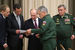 Министр обороны Сергей Шойгу показывает президентам документы