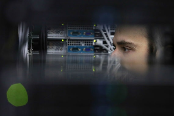 Целесообразность установления барьера в 20% Минкомсвязи также не объяснило, равно как и не сообщило об иностранном капитале в точках обмена трафиком