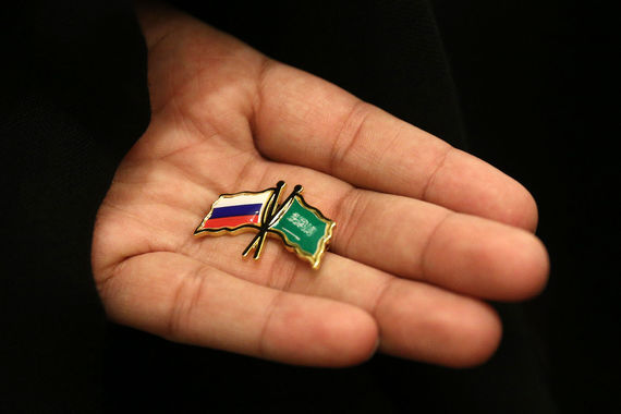 Россия и страны – члены ОПЕК договорились продлить сделку по сокращению добычи нефти