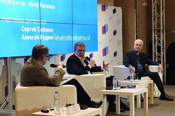 Мэр погостил у оппонентов