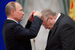 «Путину надо было бы еще дольше тянуть с заявлением и сделать его в январе. А пока что он мог бы, например, сказать, что есть и другие кандидаты, или намекнуть, что он сам вообще-то может и не пойти на выборы. <...> Если говорить о том, как люди будут голосовать, то за Путина те, кто сейчас живет хорошо, а за меня те, кто – плохо», – считает лидер ЛДПР Владимир Жириновский