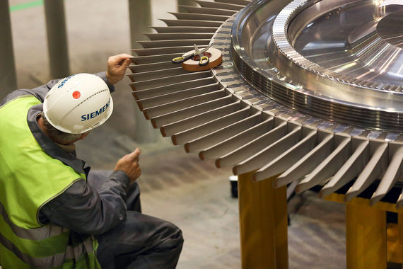 В суде Siemens требует остановить монтаж турбин в Крыму и вернуть их