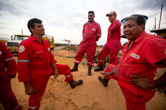 Венесуэльская нефтяная компания PDVSA пытается продолжать платить по облигациям, но поставщикам не платит уже годами