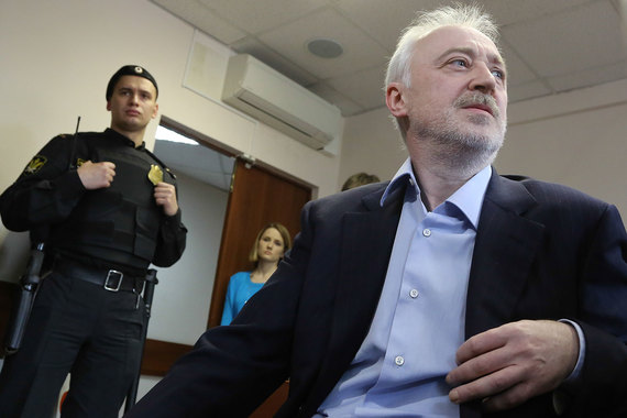 Чубайс считает, что Меламед не мог дать никаких поручений по заключению договора с «Алемаром», потому что к этому моменту уже не работал в компании и не имел отношения к выбору инвестконсультантов