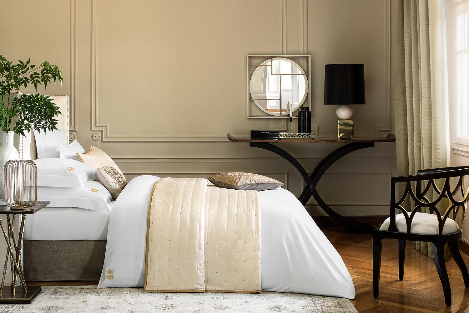 При выборе постельного белья клиенты Togas могут попросить украсить его личной монограммой или орнаментальной вышивкой