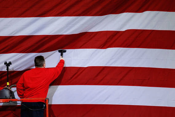 Опрошенные эксперты ожидают, что экономика США продолжит активно расти – на 2,5% в 2017 г. и 2,6% в 2018 г.
