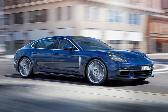 У второго поколения Porsche Panamera – матричные фары со светодиодными ходовыми огнями