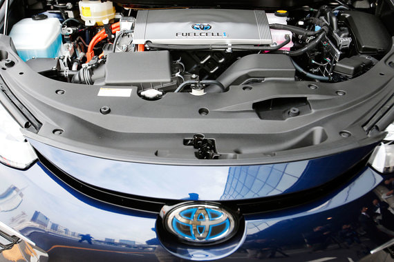 Toyota перейдет на электромобили и гибриды
