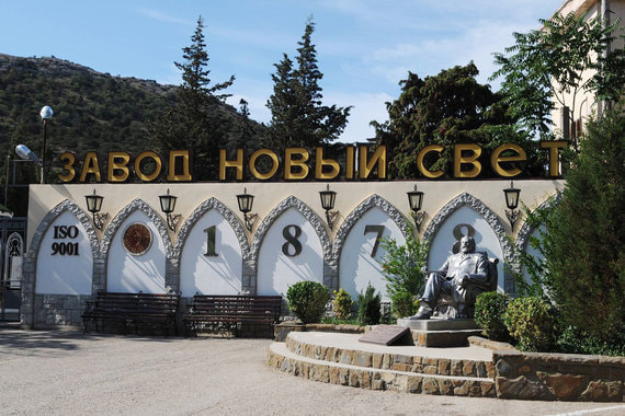 Завод выпускает около 1 млн бутылок в год при производственной мощности порядка 2,16 млн бутылок