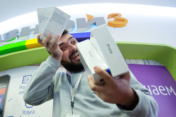 Желающим купить iPhone приходится выбирать между двумя новинками