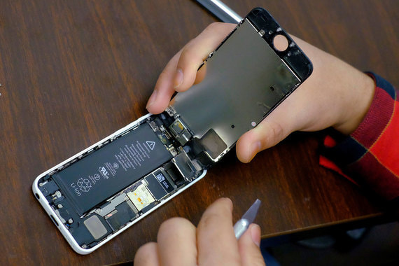 Способность батарей держать заряд со временем снижается, пояснили в Apple