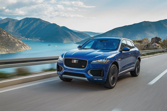 Кислотно-синий F-Pace красив, насколько это вообще возможно для автомобиля таких пропорций