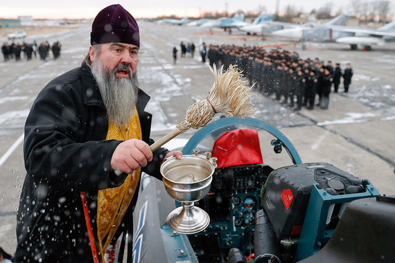 Освящение истребителя Су-30СМ на аэродроме города Черняховска