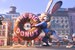 Мультфильм «Зверополис» (Zootopia), получивший недавно «Золотой глобус», собрал максимальную кассу за год — 2,3 млрд руб. Картина студии Walt Disney шла на 1209 экранах, ее посмотрели 9,4 млн зрителей. Эксперты объясняют такой успех в том числе тем, что их аудиторию составляют и взрослые зрители без детей - шутки анимационных комедий понятны скорее взрослым
