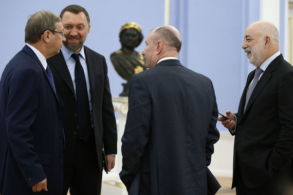 UC Rusal Олега Дерипаски (второй слева) рассчитывает на дивиденды «Норникеля», которым управляет Владимир Потанин (в центре)