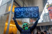 В Нью-Йорке рядом с головным офисом Goldman Sachs собралось более 60 протестующих, возмущенных, что Трамп не выполняет предвыборных обещаний