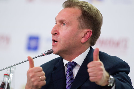 Первый вице-премьер также сообщил, что Минфин, Минэкономразвития и Банк России разрабатывают план по снижению долгосрочной волатильности реального курса рубля