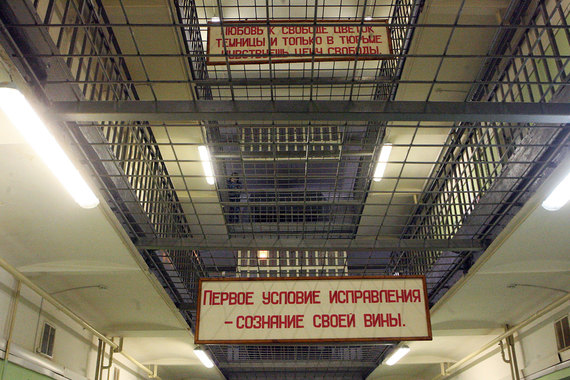 Комитет Госдумы по госстроительству и законодательству в четверг поддержал законопроект по допуску адвокатов в сизо, несмотря на отрицательный отзыв правительства