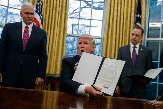 Трамп начал вывод США из Транстихоокеанского партнерства