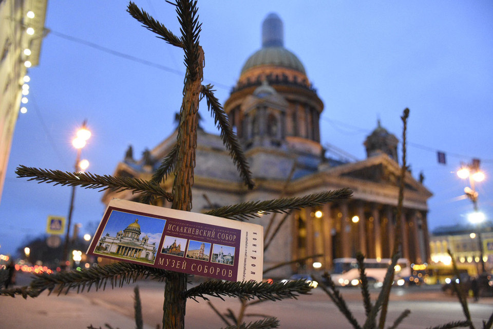 О том, что власти Петербурга планируют передать Исаакиевский собор РПЦ, сохранив его музейную функцию, стало известно 10 января