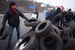 Украинские автомобилисты частично заблокировали Одесскую и Бориспольскую трассы в Киеве, сообщает телеканал «112 Украина»