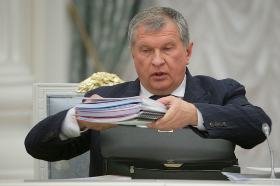 Сечин поступает как менеджер компании, лоббирующий ее интересы и пытающийся снизить налоги, отмечает федеральный чиновник