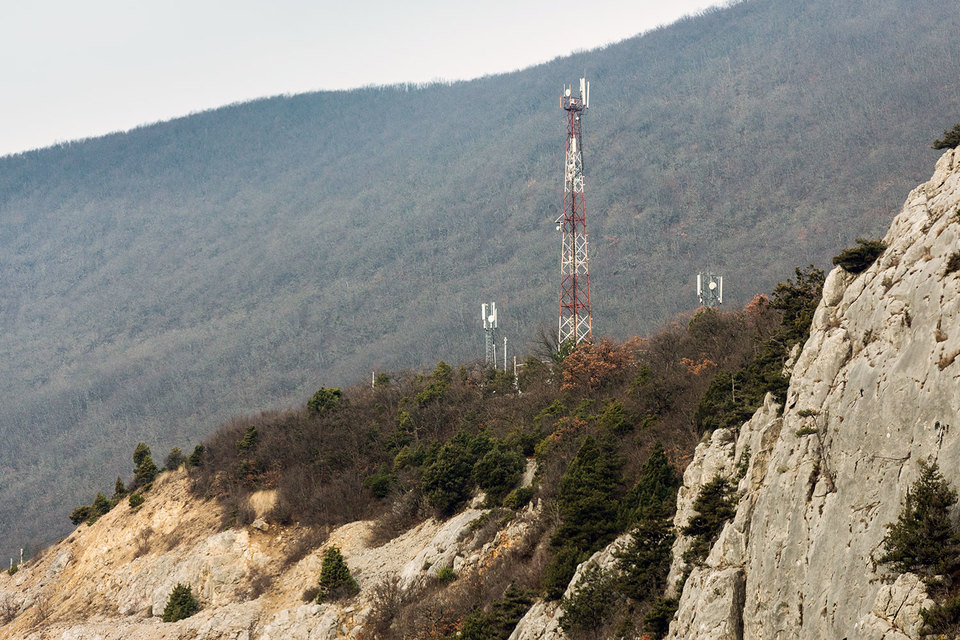 Сейчас в Крыму работают только местные операторы