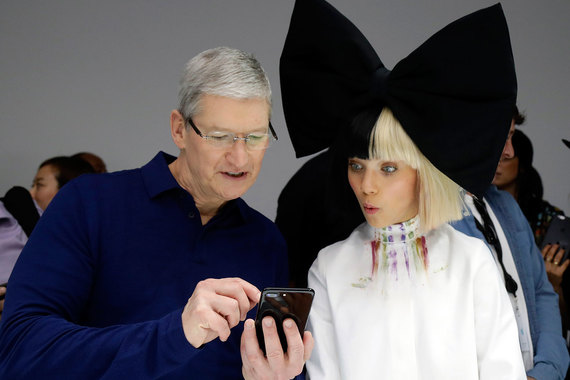 Прежде чем возглавить Apple, Кук занимался управлением цепочками поставок корпорации