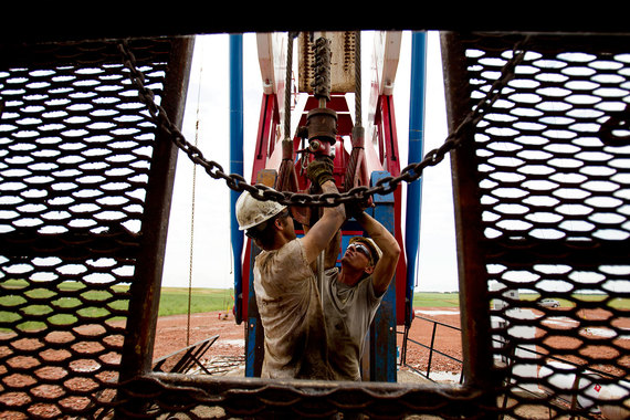 Относительно высокие цены в США заставят нефтяников искать и добывать больше нефти в стране