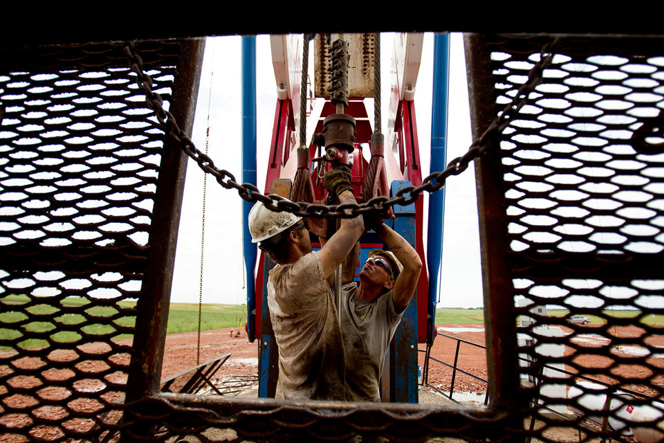 Относительно высокие цены в США заставят нефтяников искать и добывать больше нефти в стране