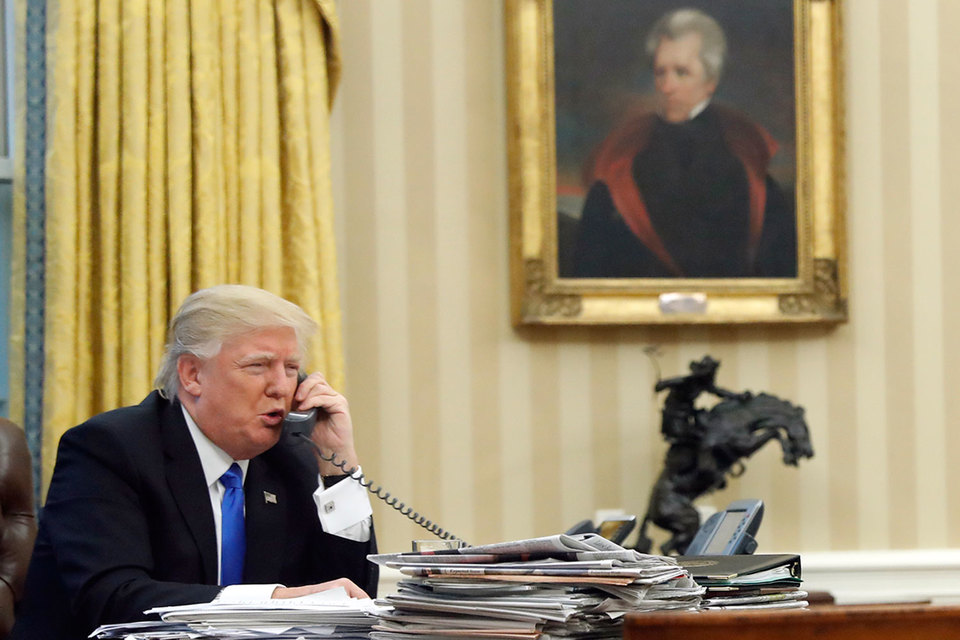 Вместо запланированного часа беседа Трампа с премьер-министром Австралии Малкольмом Тернбуллом продолжалась 25 минут