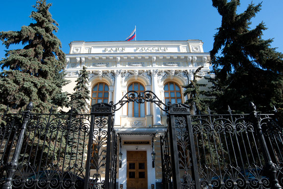 Центробанк на первом в этом году заседании совета директоров сохранил ключевую ставку на уровне 10%