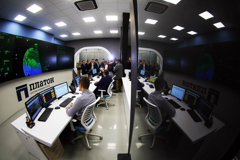 С 15 апреля плата повысится с действующих 1,53 руб. за км до 3,06 руб.