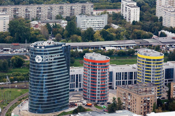 Центр Poklonka Place, расположенный на Поклонной улице, был построен в 2014 г.