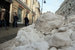 Из-за сильного снегопада за три дня 3-5 февраля в столице выпало более месячной нормы осадков. На фото: Мясницкая
