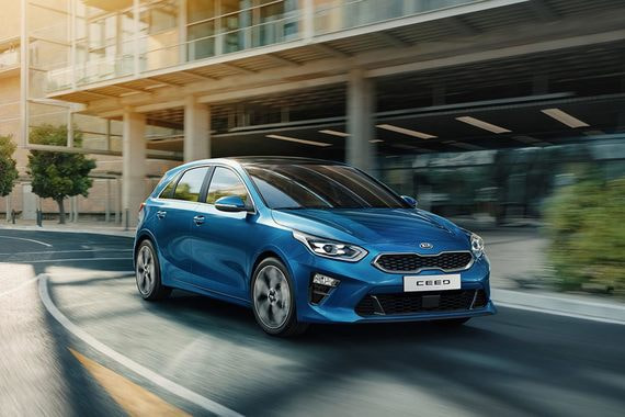 Пятидверный хетчбэк Kia Ceed ожидаемо унаследовал стилистику фастбэка Stinger