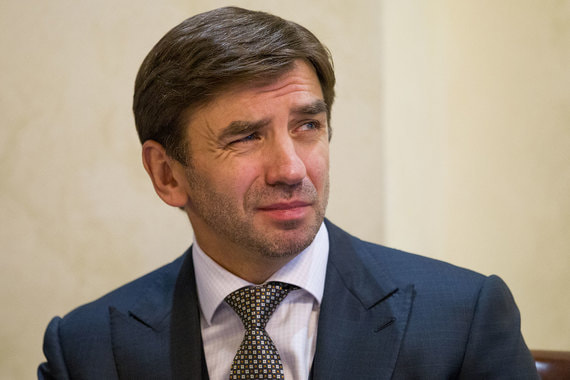 «Не надо путать нормальные
товарищеские, дружеские отношения с какими-то подношениями и взятками.
Взятка предполагает оказание услуги», - считает министр