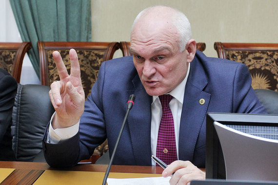 Ректор Санкт-Петербургского горного университета Владимир Литвиненко подал иск о защите чести, достоинства и деловой репутации против «Трансперенси интернешнл – Россия», газеты «Деловой Петербург» и сайта «Оффшорам-нет.ру» в сентябре 2017 г.
