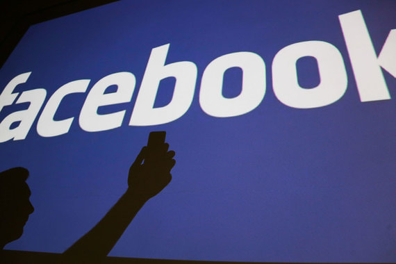 В работе Facebook и Instagram произошел сбой