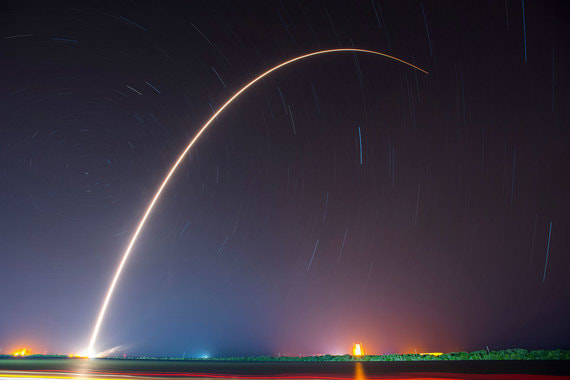 SpaceX запустила ракету с первыми спутниками для быстрого интернета