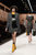 Модель в свитшоте с названием марки на показе Fendi сезона осень/зима 2018