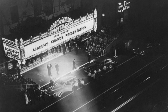С 2002 г. церемонии проходят в киноцентре Dolby Theatre. Строительство театра спонсировала американская компания Eastman Kodak, вложившая в проект $75 млн для того, чтобы театр получил ее имя