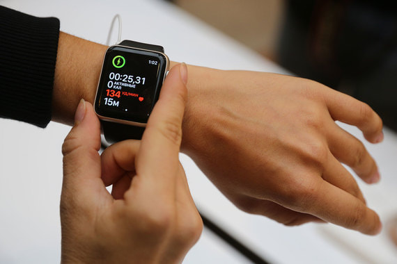 По данным IDC, 1-е место в мире по поставкам носимой электроники заняла Apple