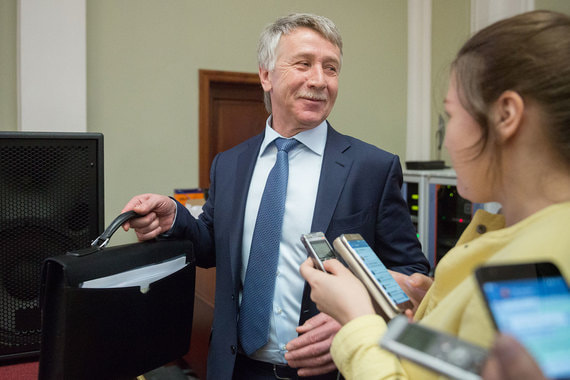 Тройку лидеров замыкает  совладелец крупнейшего независимого производителя газа в России «Новатэка» и нефтехимического холдинга «Сибур» Леонид Михельсон, возглавлявший рейтинг в 2016-2017 гг. Его состояние оценивается в $18 млрд (+$1,9 млрд), в общемировом рейтинге Михельсон занимает 64-е место