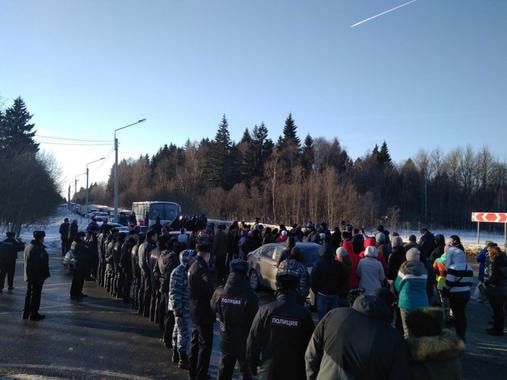 Полиция разогнала протестующих против свалки в Волоколамске